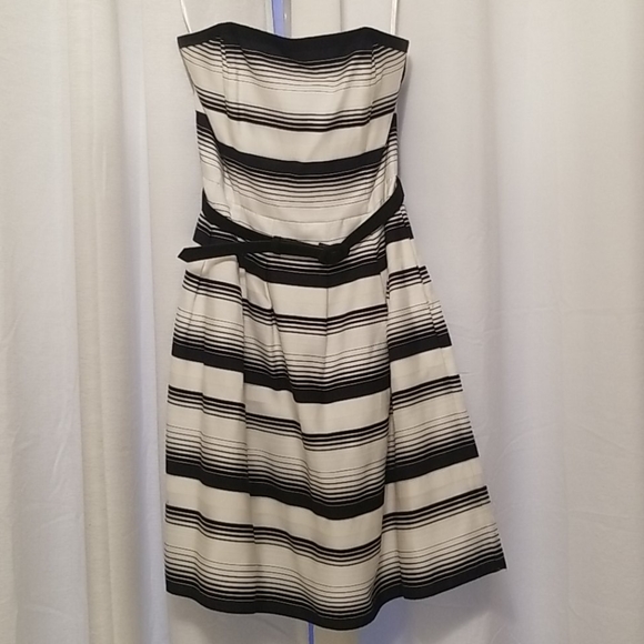 White House Black Market Dresses & Skirts - White House Black Market strapless striped dress
